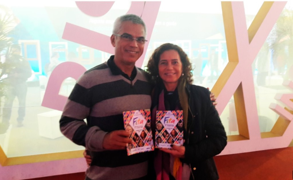 O casal Luiz e Claudia Caetano foi só elogios à apresentação de "Medida por Medida" Foto: Luiz Maurício Monteiro/Divulgação